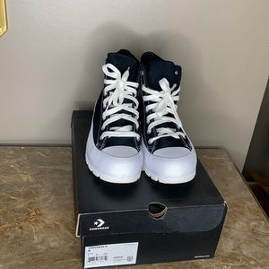 Women’s Black & White Converse!